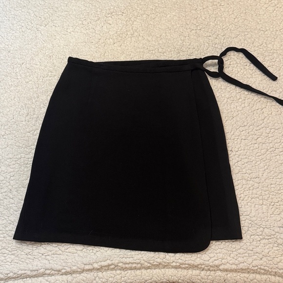 Vintage (1994) GAP Black Mini Wrap Skirt - Picture 1 of 4